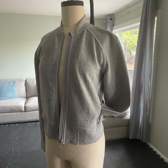 On repeat bomber lululemon - Picture 4 of 12